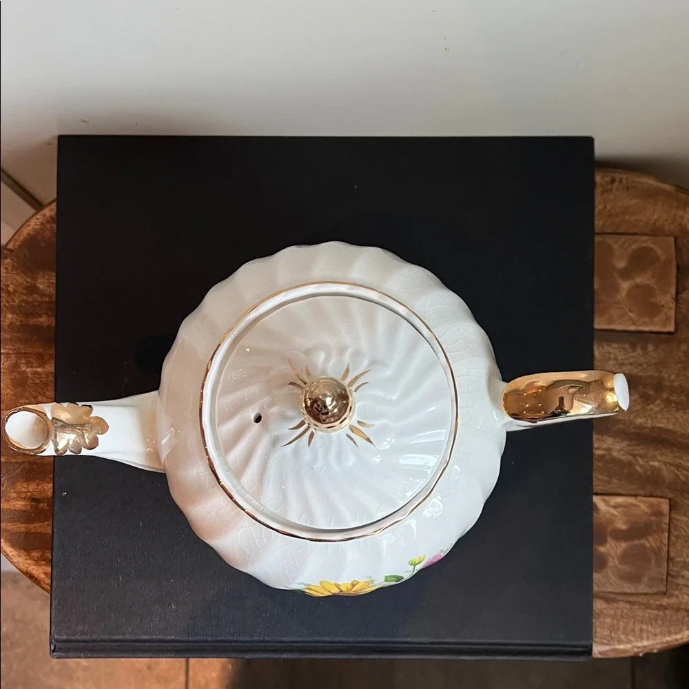 Ellgreave Genuine Heatmaster White  Floral Ceramic Teapot with Gold Trim